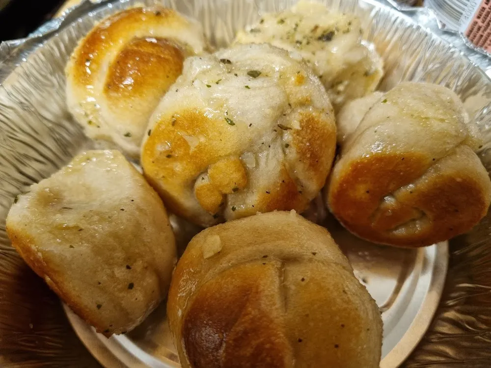 Garlic Knots w Sauce